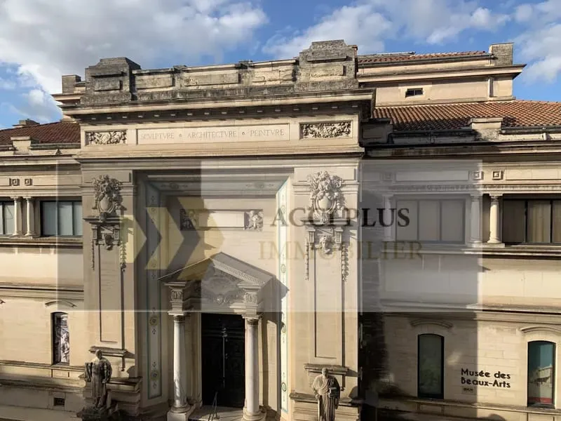 Immeuble de style haussmannien - Secteur Arènes / Musée des Beaux-Arts - Nîmes Centre - Photo 1