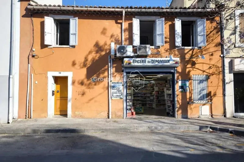 CARPENTRAS - IMMEUBLE COMMERCE + APPARTEMENT - Photo 1