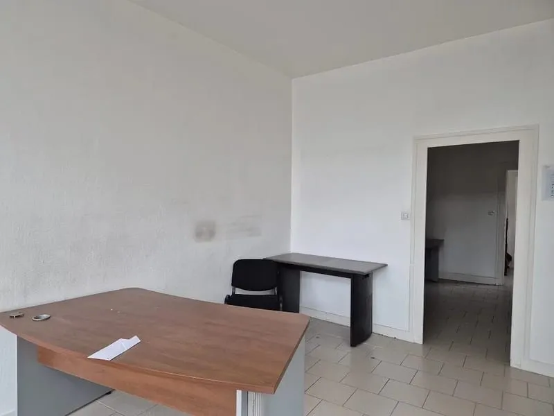 Immeuble à usage commercial. - Photo 1