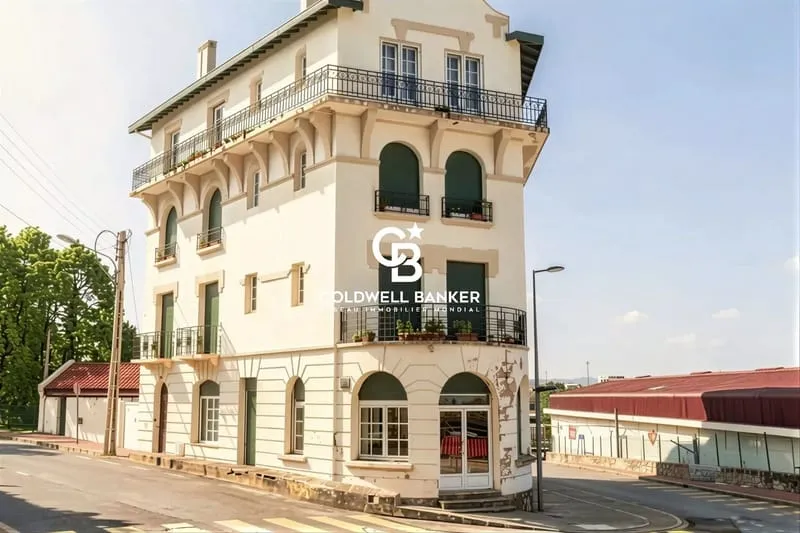 Hendaye - Immeuble avec garage et ascenseur - Photo 1