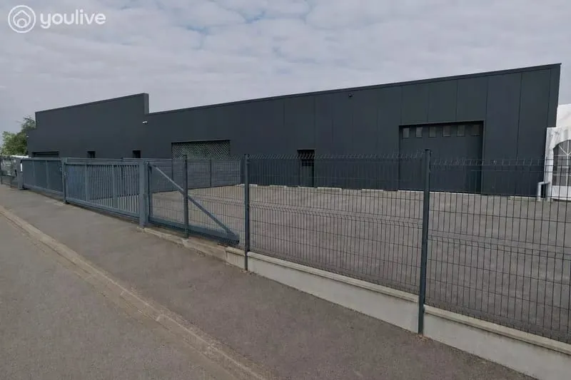 Ensemble immobilier d'activité de 770 m² avec revenu locatif immédiat - Terrain clos de 2 300 m² - Photo 1