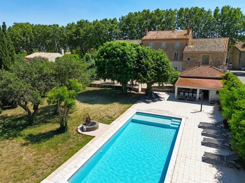 Ensemble immobilier de caractère au coeur d'un village du Minervois - Photo 1