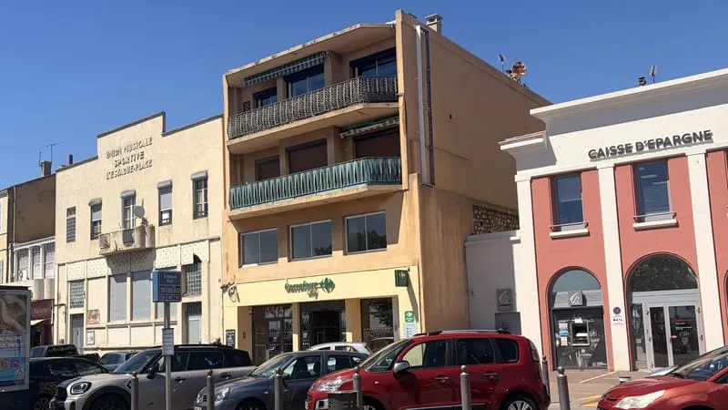 OPPORTUNITÉ INVESTISSEUR : Immeuble de Rapport Mixte avec Vue Mer - Marseille L'Estaque - Photo 1