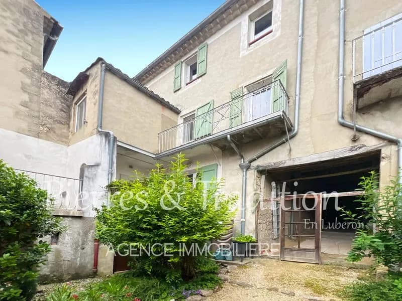 Céreste, immeuble entièrement rénové composé de 3 appartements avec cour et dépendances - Photo 1