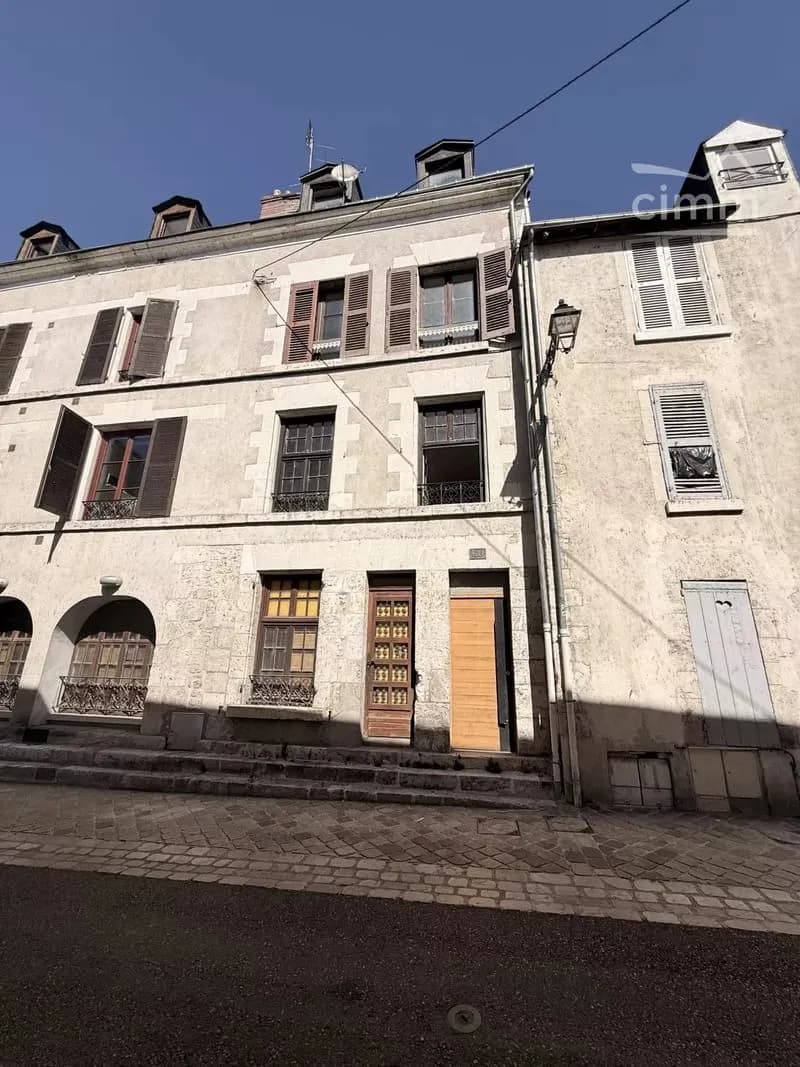 BLOIS CENTRE HISTORIQUE — UN IMMEUBLE À FAÇONNER, UNE OPPORTUNITÉ À EXPLOITER - Photo 1
