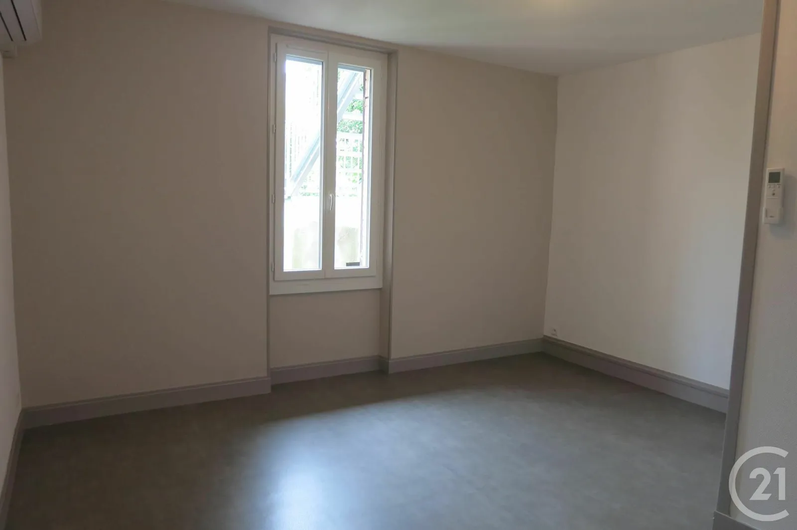 Bâtiment 140 m² - Photo 1
