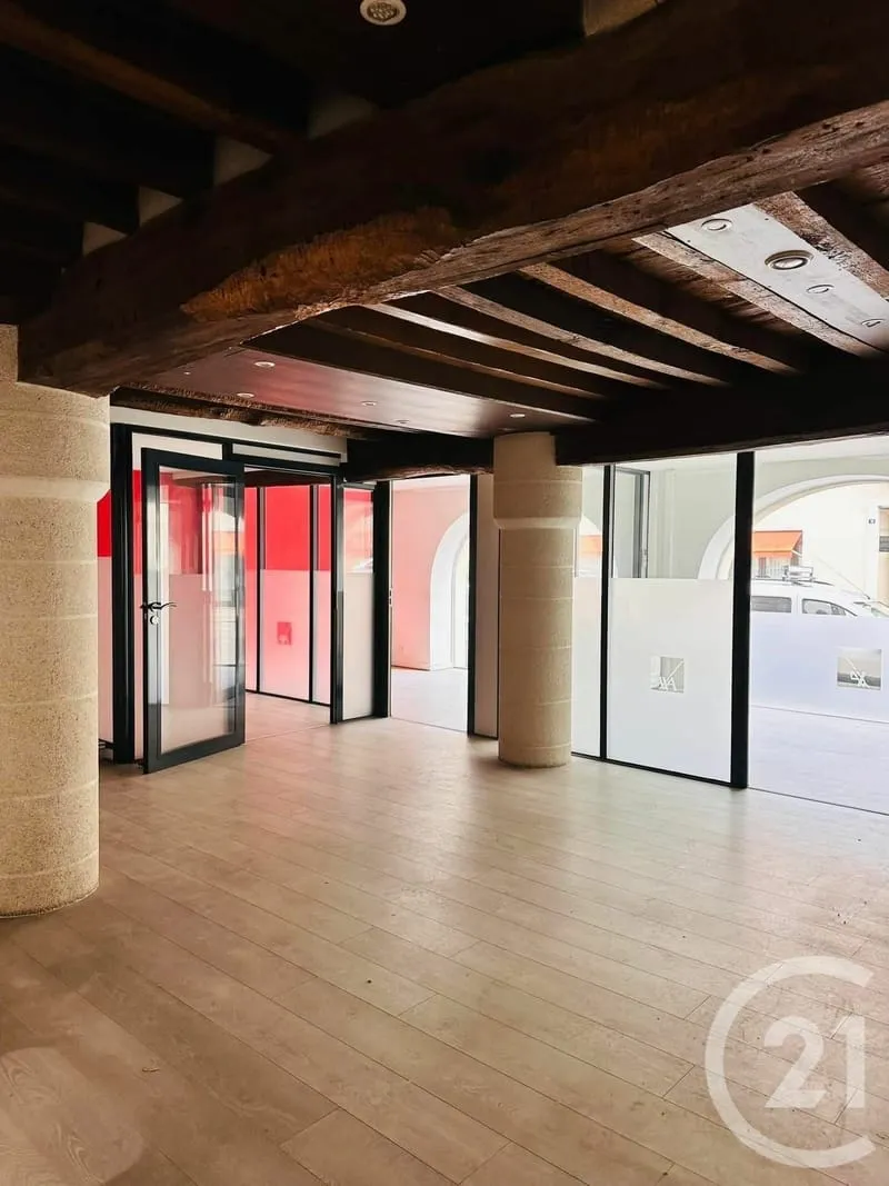 Bâtiment 217 m² - Photo 1