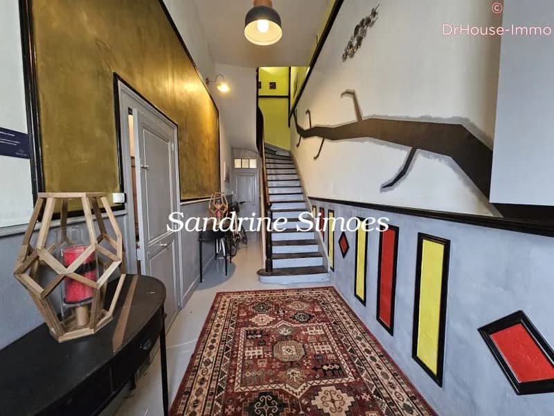 Immeuble de rapport rénové de 242m2 avec cour et dépendance de 200m2 - Photo 1