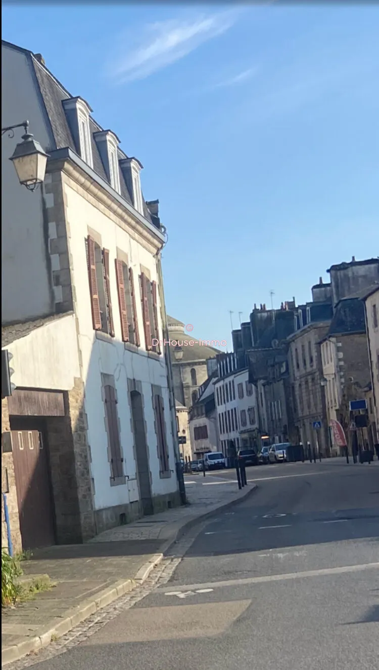 Immeuble de 4 Lots, garage, caves et jardinet clos ou tout est possible - Photo 1