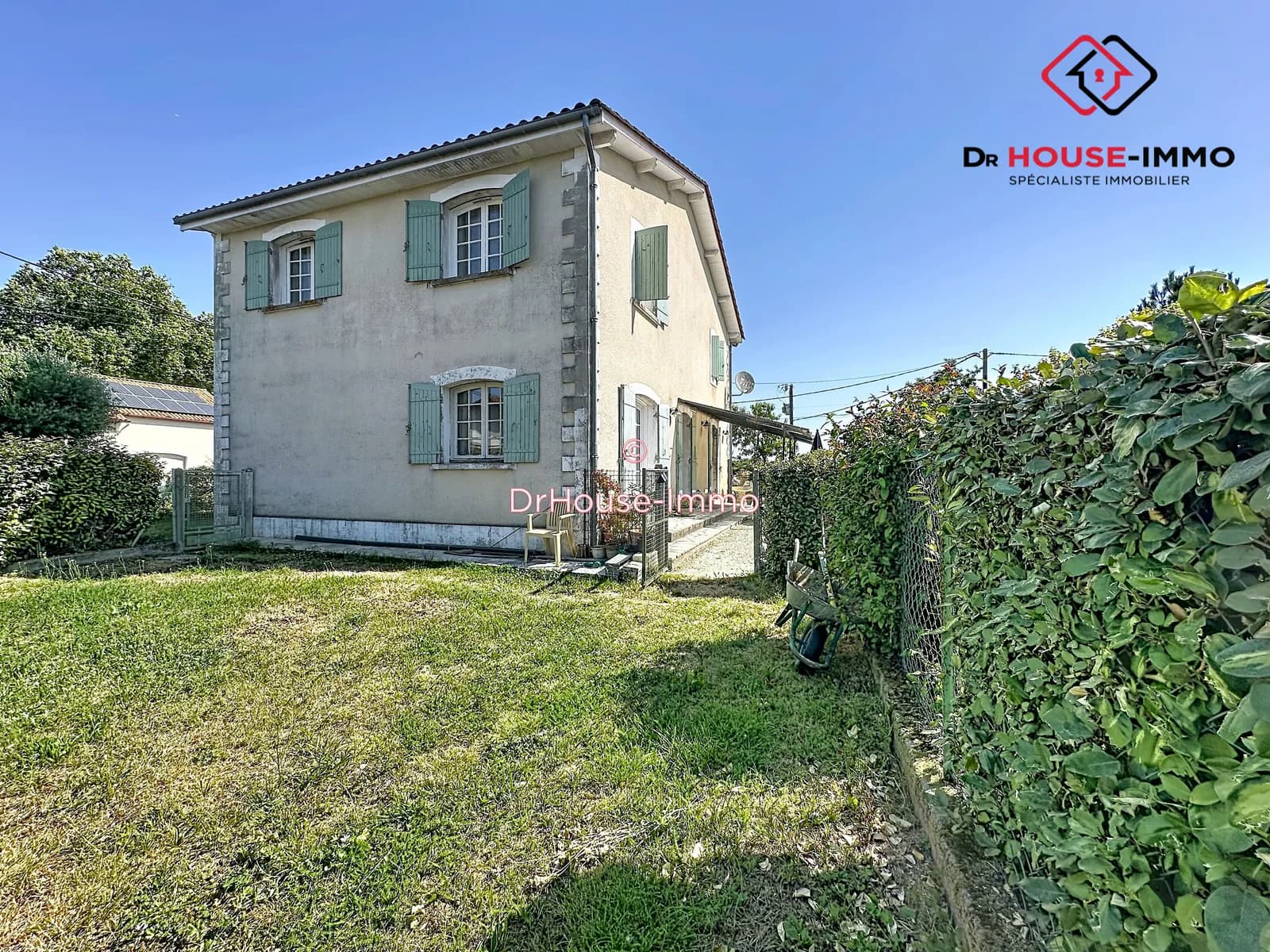 Rare sur le secteur : Ensemble immobilier avec piscine et gîte ! - Photo 1
