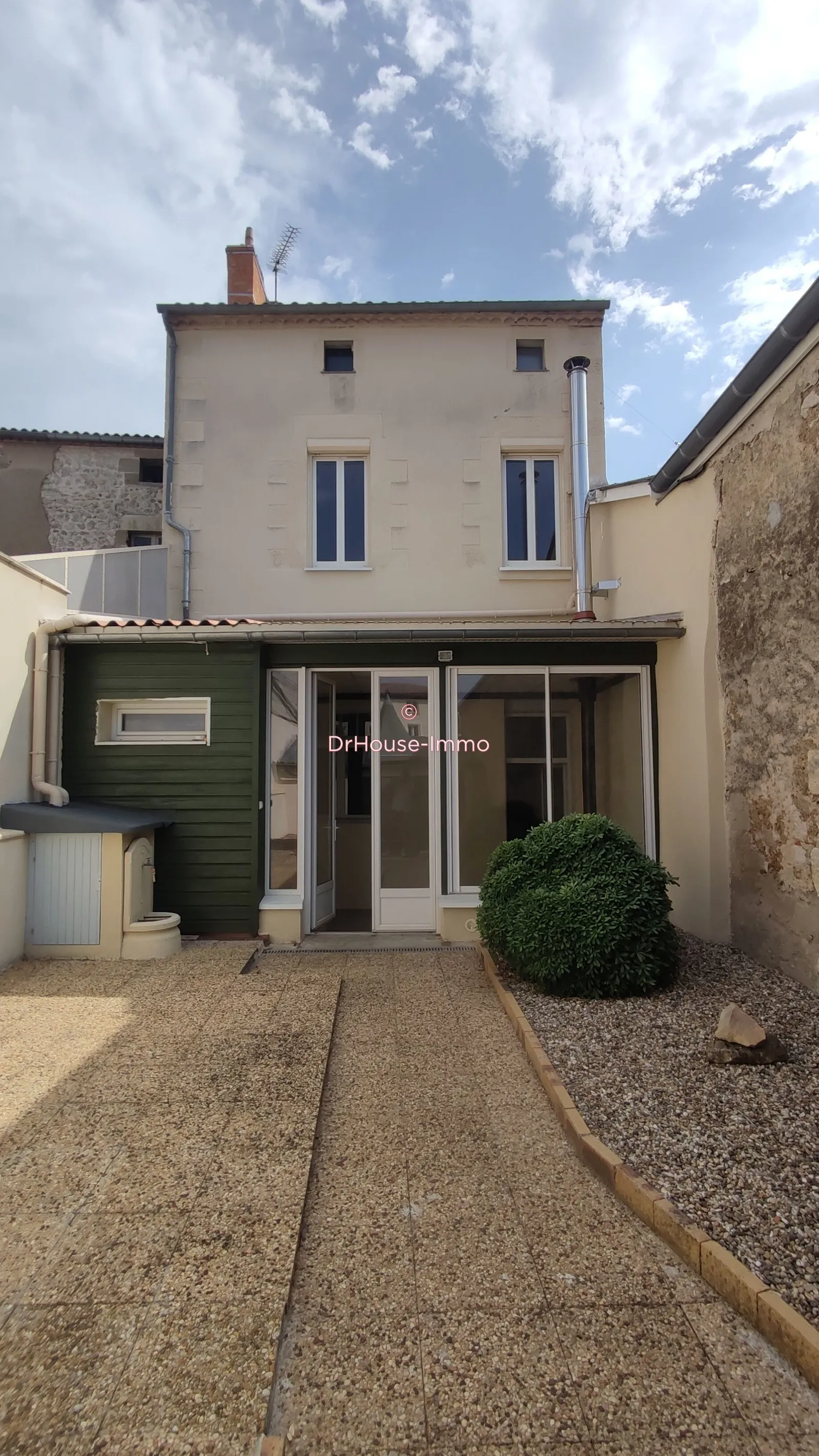 Sainte Bazeille, Maison de ville 2 étages, 2 garages et cour - Photo 1