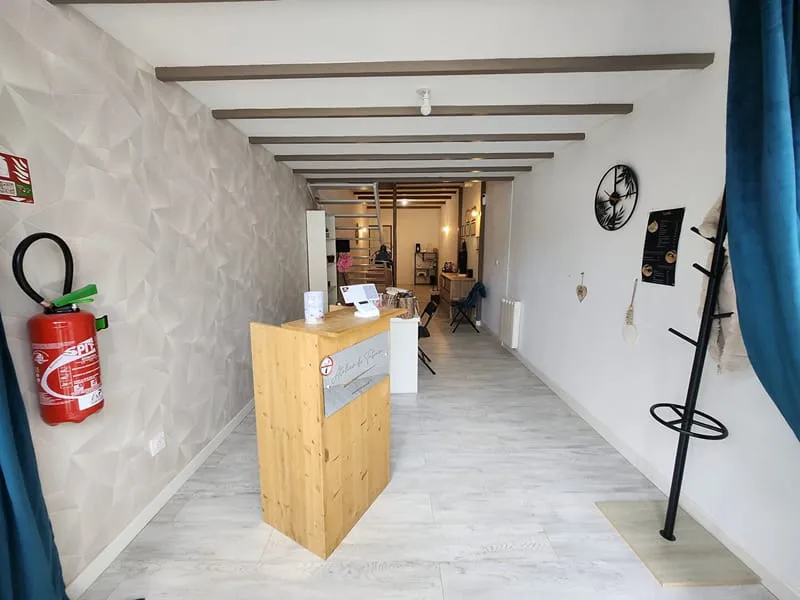 EXCLUSIVITE A SAINT SATURNIN LES AVIGNON - IMMEUBLE A VENDRE AVEC LOCAL COMMERCIAL AU REZ DE CHAUSSEE DE 40 M²+40 m² à l'étage - Photo 1