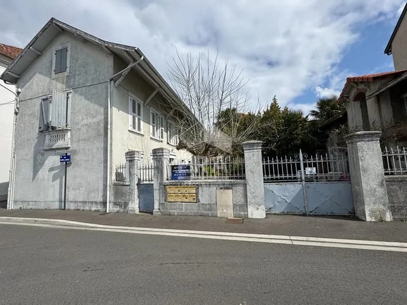 Immeuble de rapport idéalement situé à Vic-en-Bigorre - Rentabilité immédiate - Photo 1