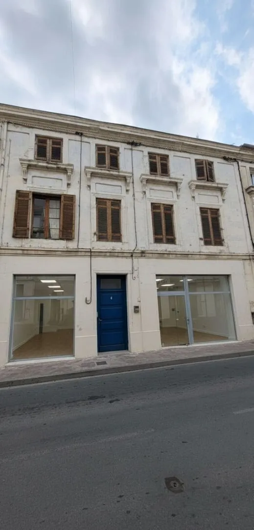 Immeuble à vendre au coeur de Montpon-Ménestérol - 6 pièces, 200 m² - Travaux à prévoir - Photo 1
