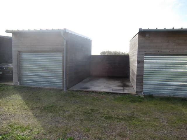 Ensemble immobilier de 4 garages et 3 places de parking!!! - Photo 1