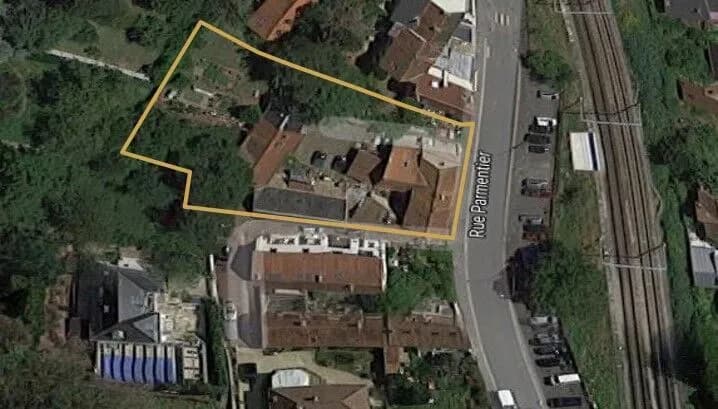 Ensemble immobilier mixte à fort potentiel de revalorisation - Proximité RER B - Photo 1