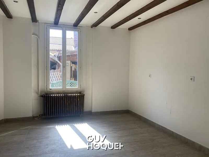 Immeuble de rapport avec commerces et logements - Fort potentiel d'investissement - Photo 1
