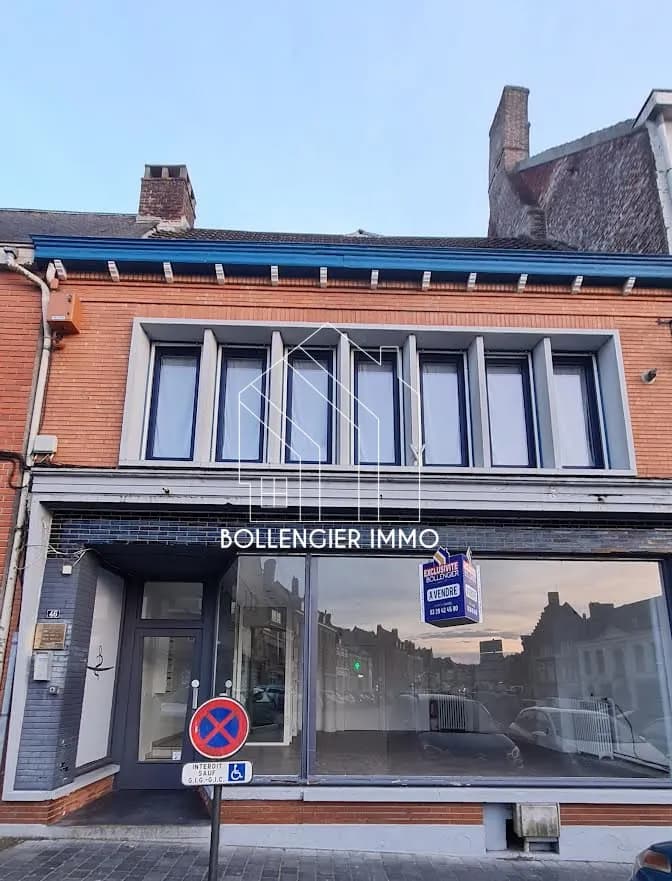 Immeuble de rapport de 250 m2 situé sur la grand place de CA - Photo 1