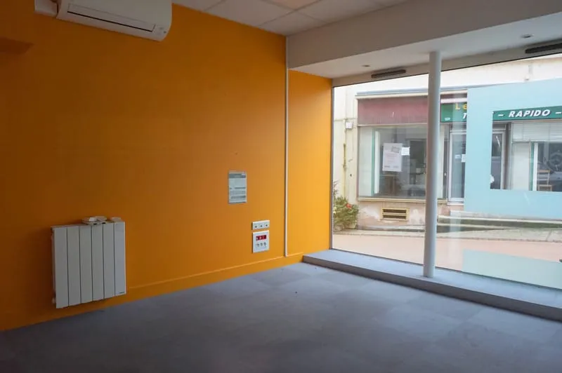 Immeuble de 155 m2 en centre-bourg - Photo 1