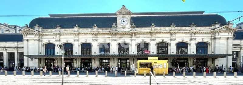 Immeuble proche Gare St Jean - Photo 1