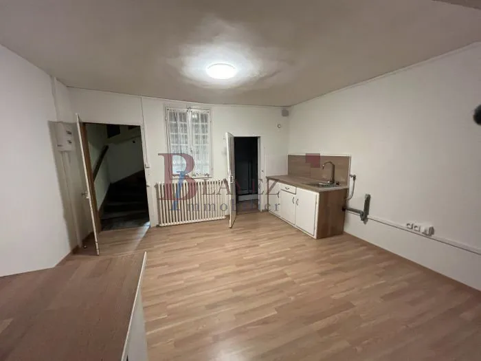 Maison divisée en 3 appartements avec garage - Photo 1
