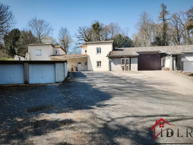 Immeuble composé de 2 maisons, 2 garages et 2 bâtiments - Photo 1