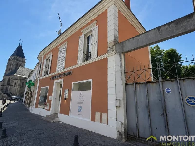 Ensemble immobilier avec commerces et logements - Photo 1