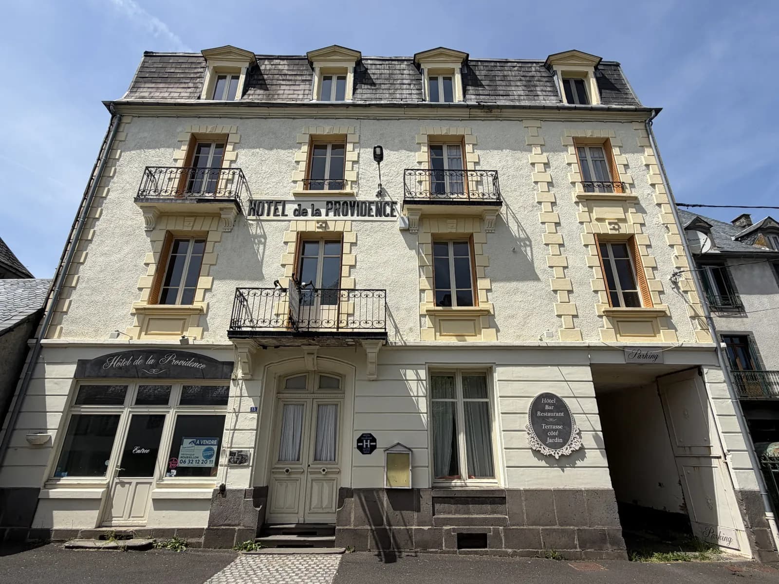 MASSIF DU SANCY ANCIEN HOTEL RESTAURANT DE 670M2 AVEC 21 CH - Photo 1