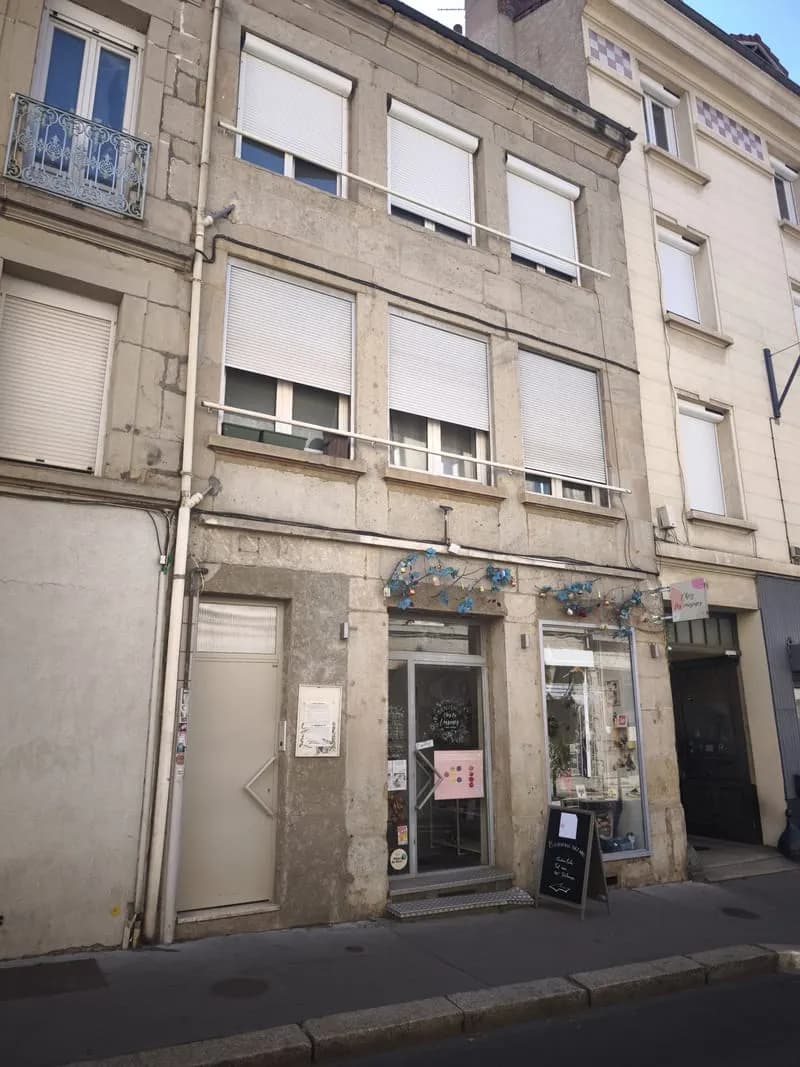 Investissement locatif, petit immeuble quartier Chavanelle. - Photo 1