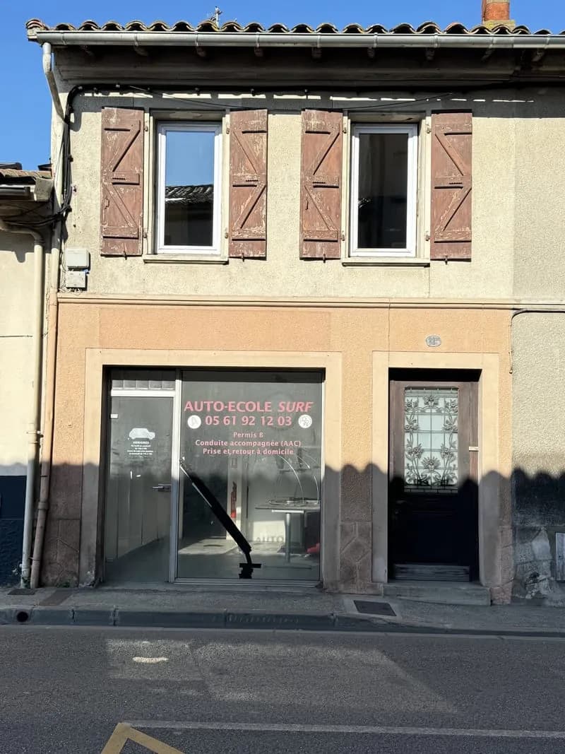 IMMEUBLE composé d'un local pro et d'un appartement avec 200 - Photo 1