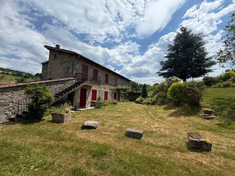 Ensemble immobilier sur caves et terrains avec source et pui - Photo 1