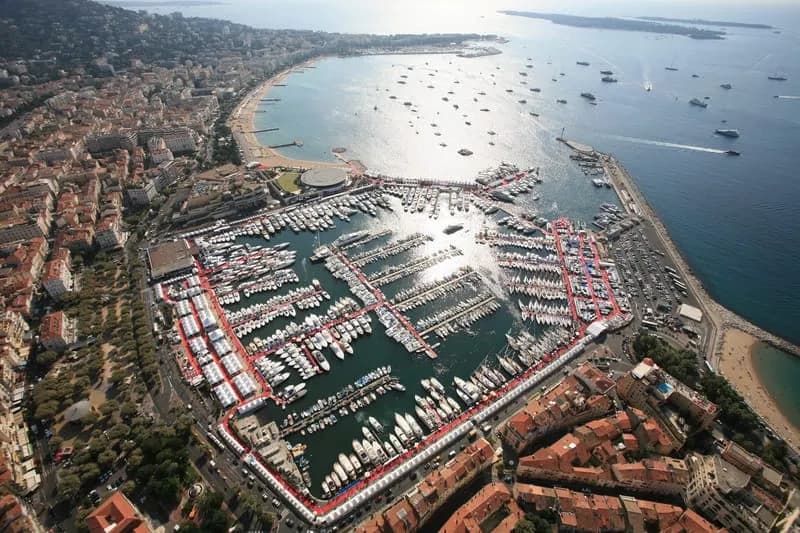 CANNES PROCHE CENTRE & PALAIS IMMEUBLE DE 310 M2 / 8,9 % REN - Photo 1