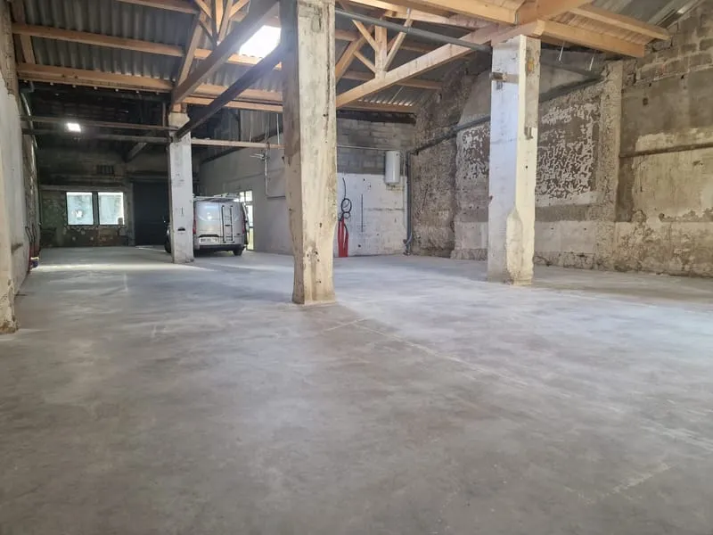 Vend garage / Local de 355m2 à Béziers - Photo 1