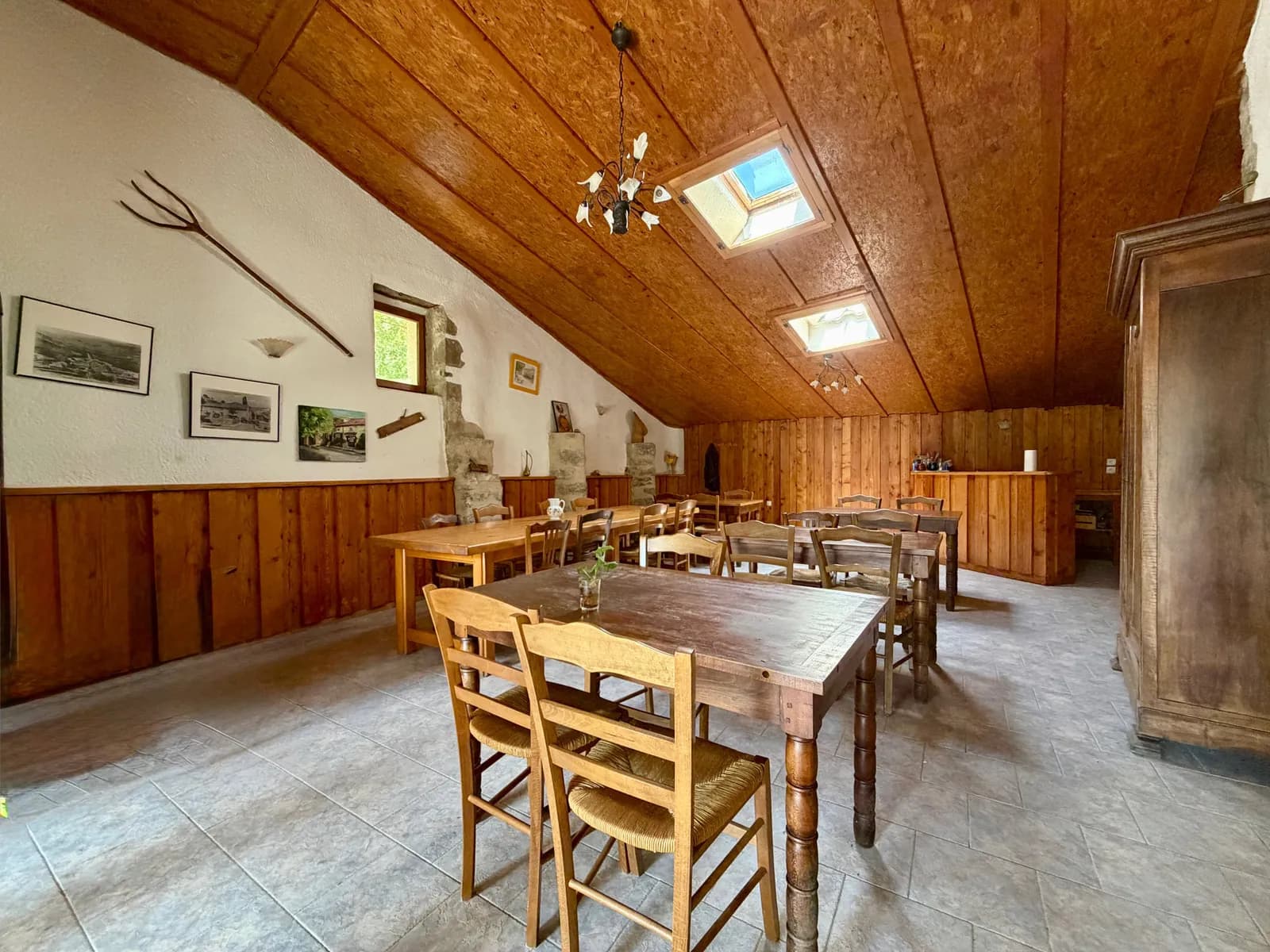 REGION BARONNIES - ENSEMBLE IMMOBILIER AVEC COMMERCE ET APPA - Photo 1