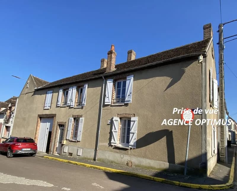 CHARMANT ENSEMBLE IMMOBILIER AU COEUR DE CHAMPIGNY-SUR-YONNE - Photo 1