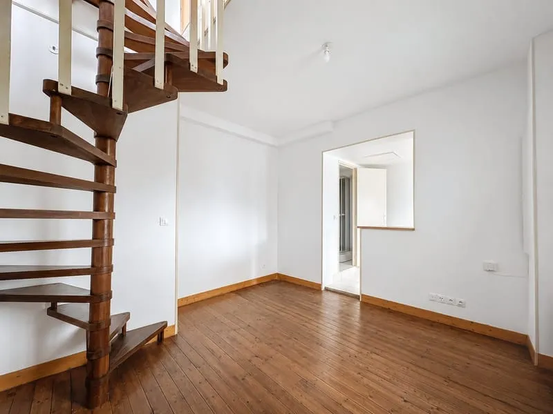 IMMEUBLE DE RAPPORT COMPRENANT 12 LOGEMENTS AU COEUR DU QUAR - Photo 1