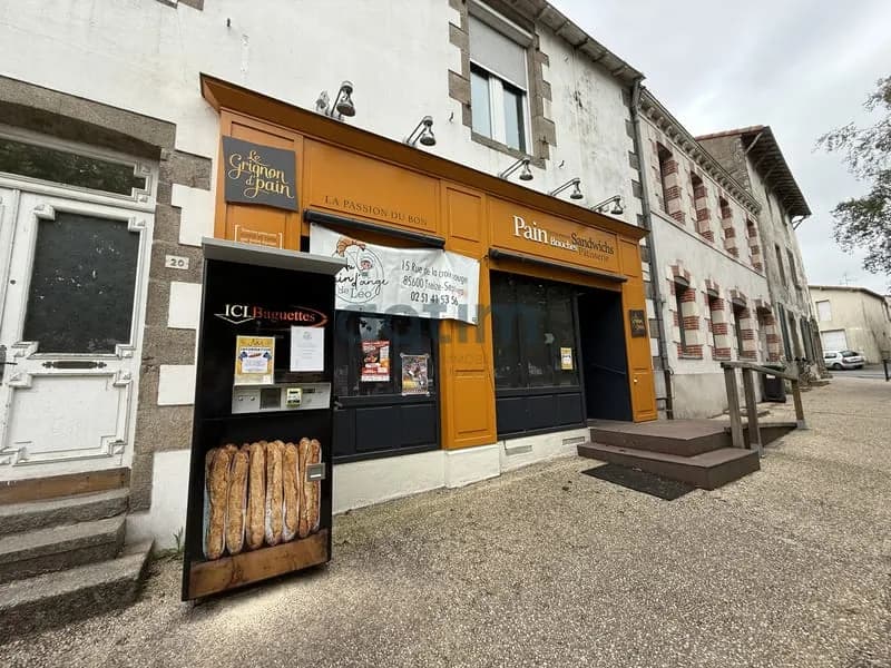 Ensemble immobilier avec commerce - Photo 1
