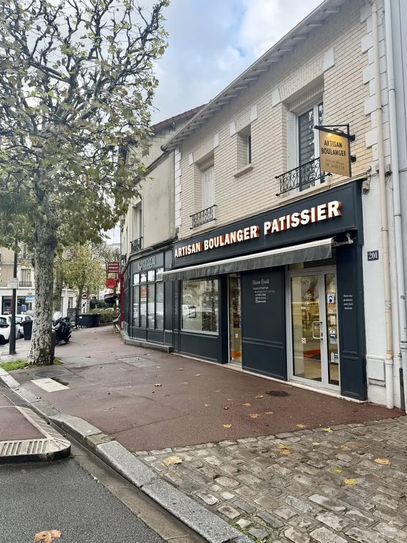 ** IMMEUBLE EN PLEIN CENTRE DU PERREUX SUR MARNE ** - Photo 1