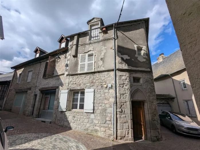Immeuble en Pierre en Centre-Ville Historique d'Ussel - Photo 1