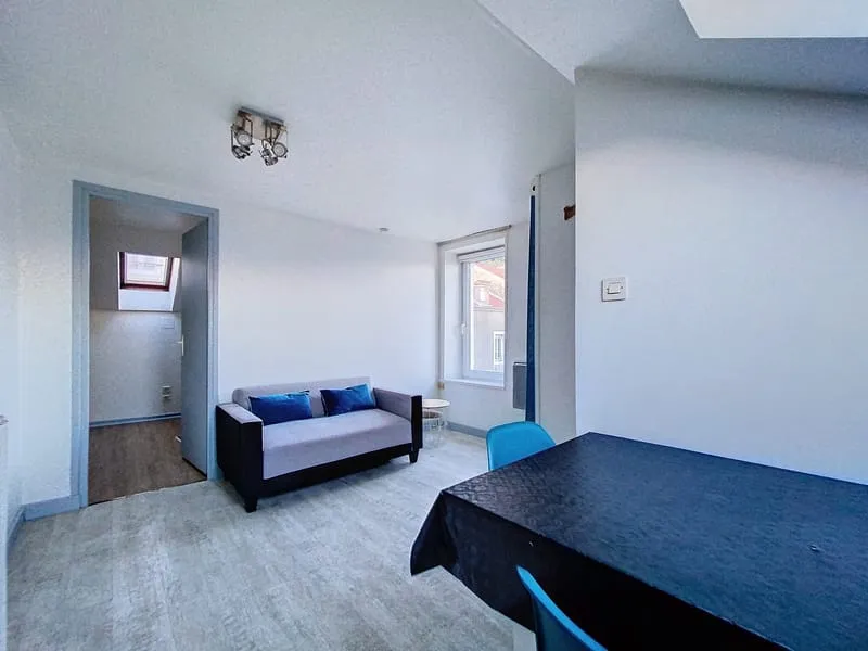 IMMEUBLE MONTREVILLE - Trois appartements - Photo 1