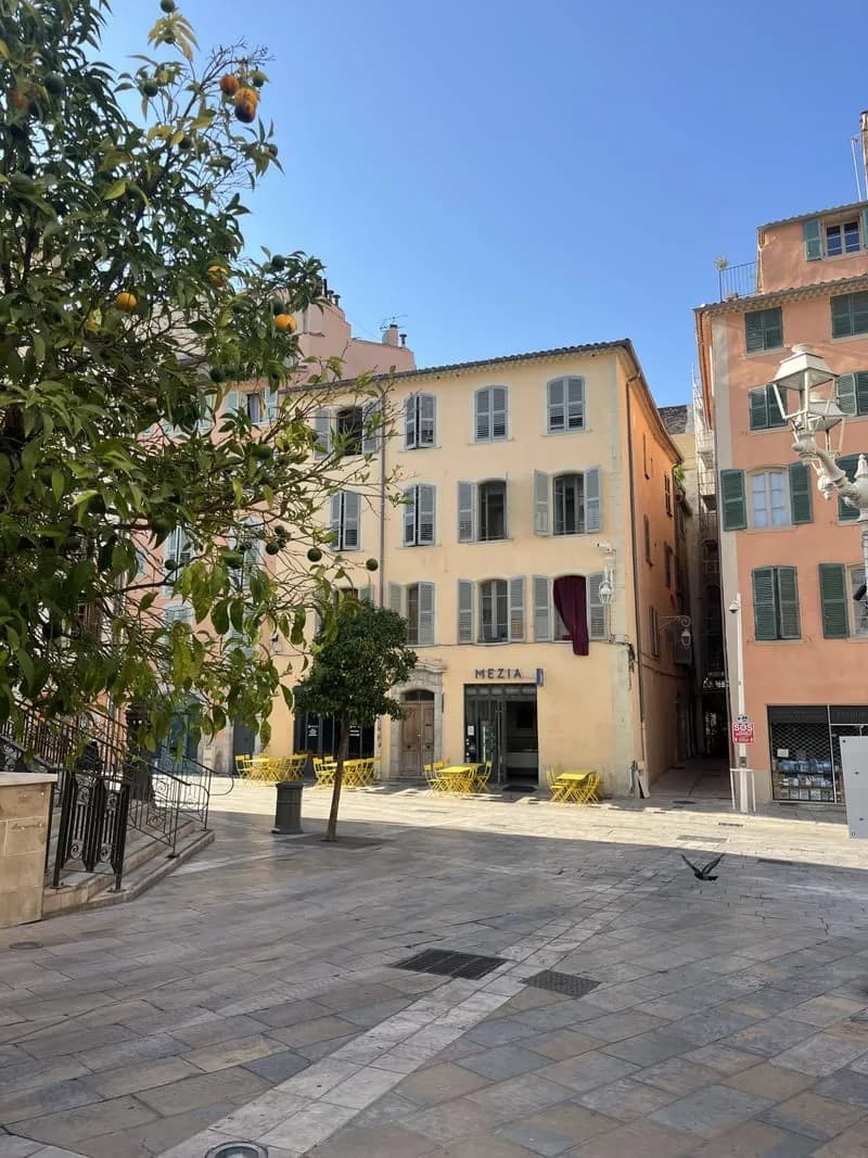 TOULON, Place des Halles, très bel immeuble rénové - Photo 1