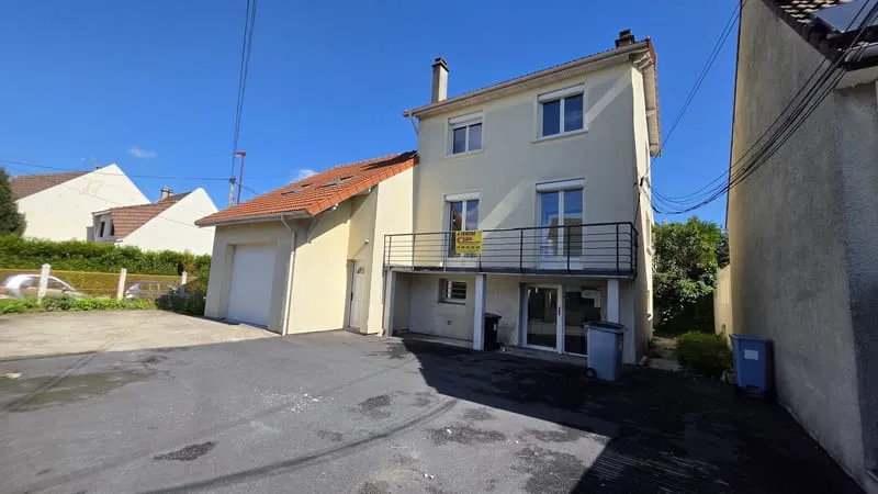 Opportunité unique : Ensemble immobilier polyvalent dans sec - Photo 1