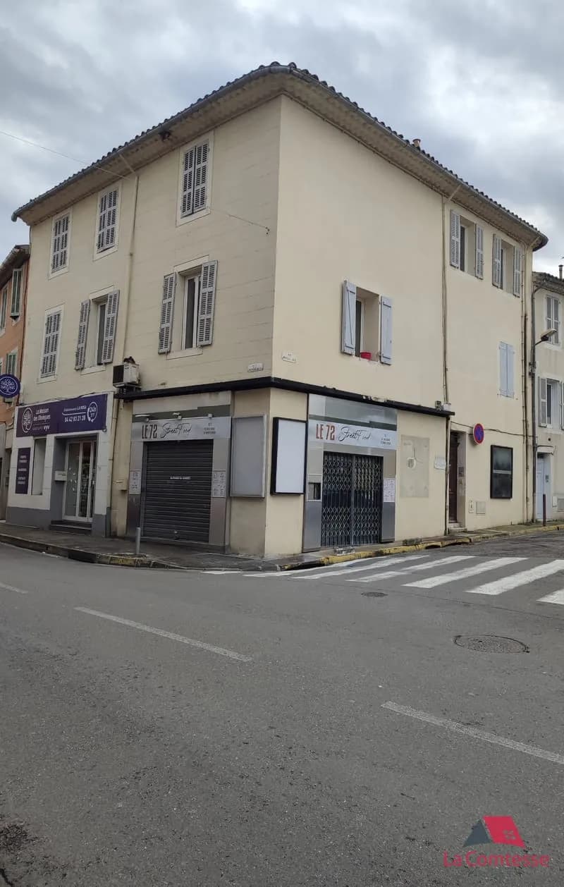 IMMEUBLE IDEAL INVESTISSEMENT LOCATIF BON RAPPORT AUBAGNE - Photo 1