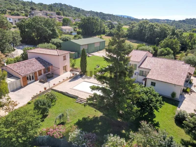 Ensemble immobilier comprenant 2 maisons et un hangar - Photo 1