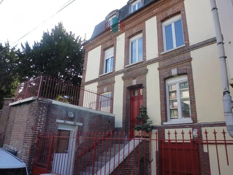 Immeuble de rapport loué , 10 appartements meublés , sous s - Photo 1