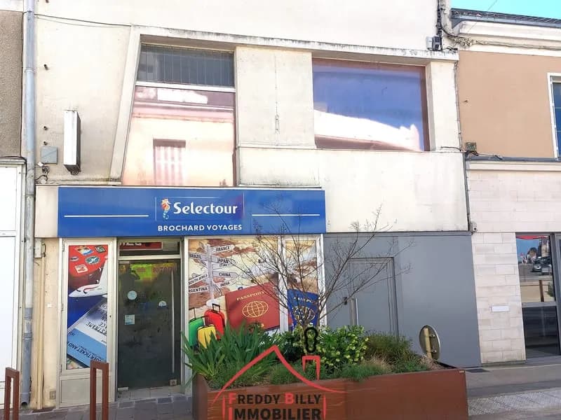 Immeuble de 102m2 avec local commercial + appartement - Photo 1