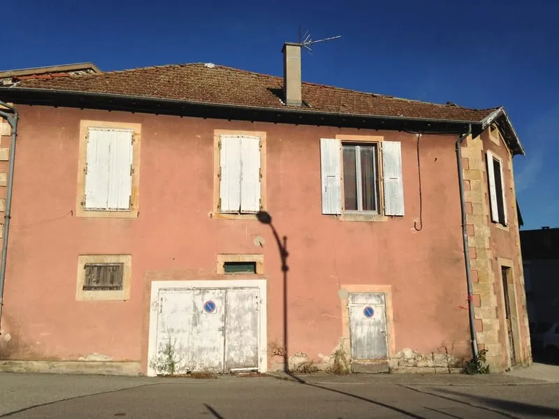 Immeuble à renover (160 m2) avec grand garage (90 m2). - Photo 1
