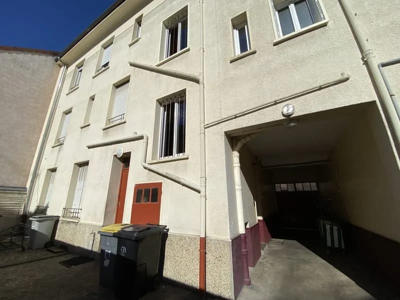 Un bâtiment, 6 appartements, deux boutiques et arrière bouti - Photo 1