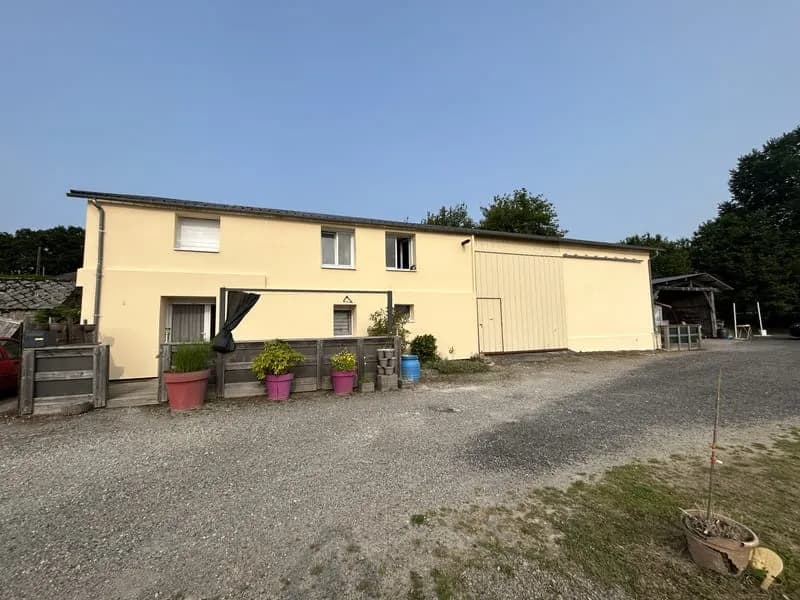 Ensemble immobilier à Egletons en Corrèze - Photo 1