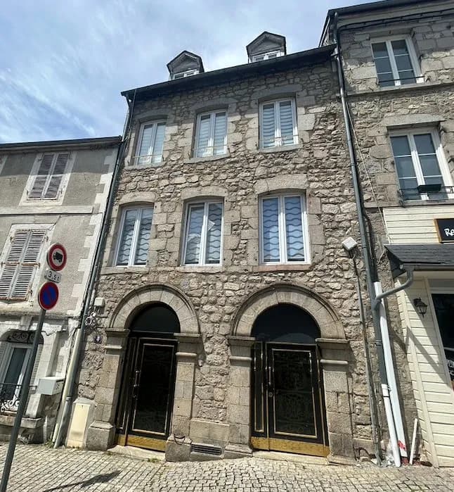 Immeuble à USSEL en CORREZE - Photo 1